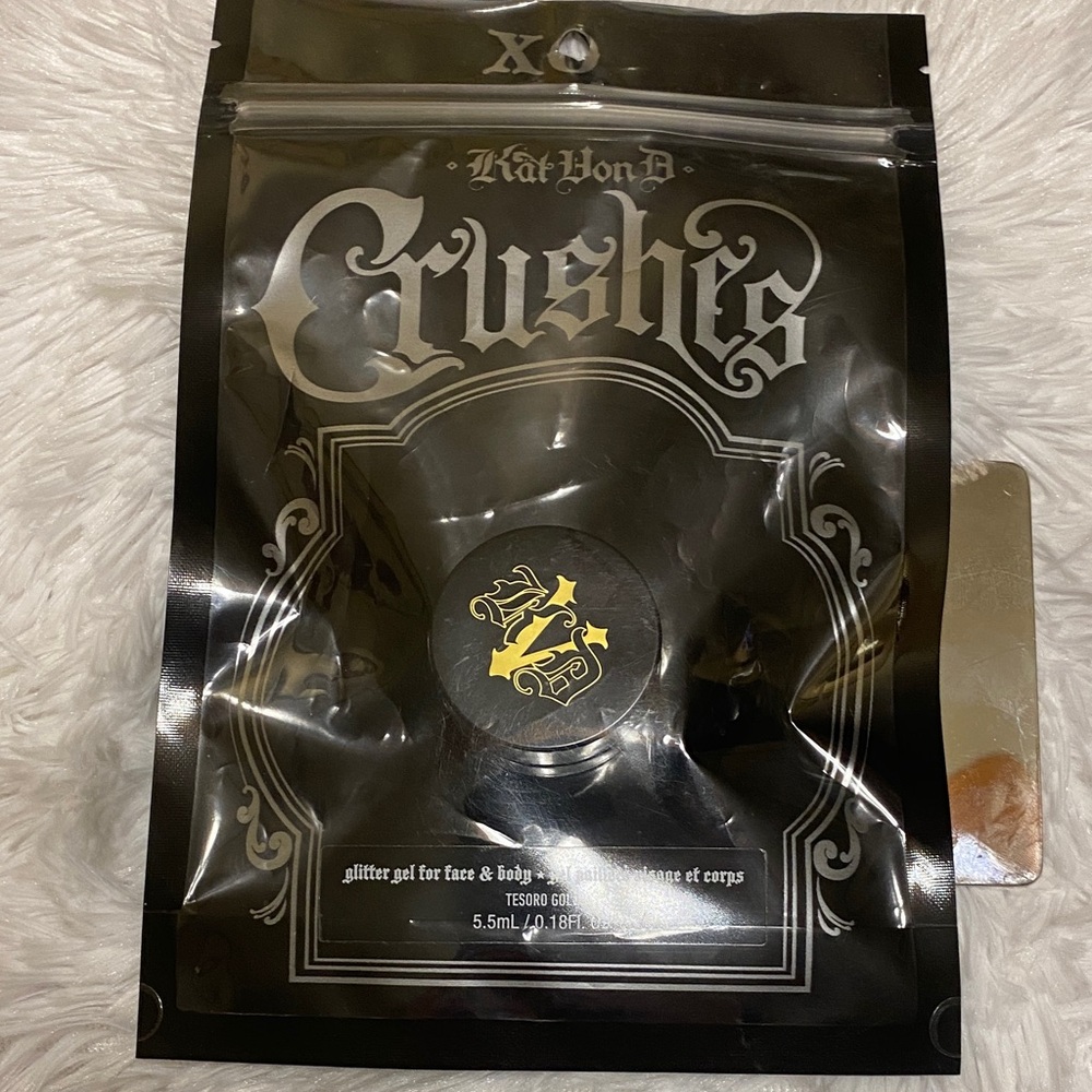 Kat Von D Crushes Glitter Gel in Gold